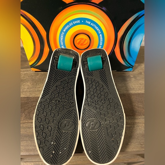 Size 9 Youth Heelys - Gently used - Picture 4 of 5